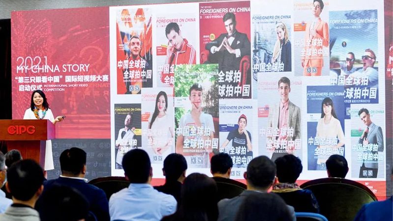 了解公司的技术实力，可以通过以下途径：